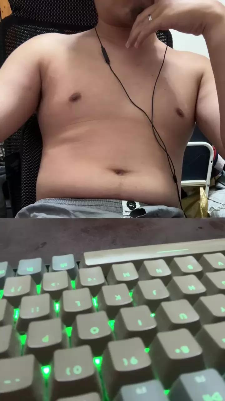 chest451 on Cam4 