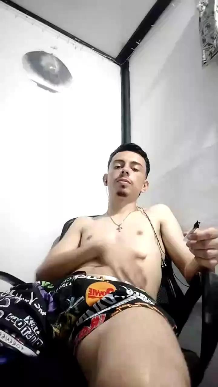 Danny_santa on Cam4 