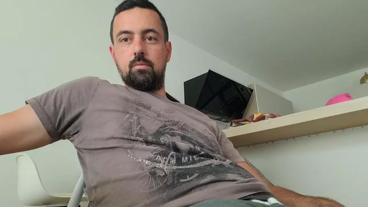 Johnbel96_ on Cam4 