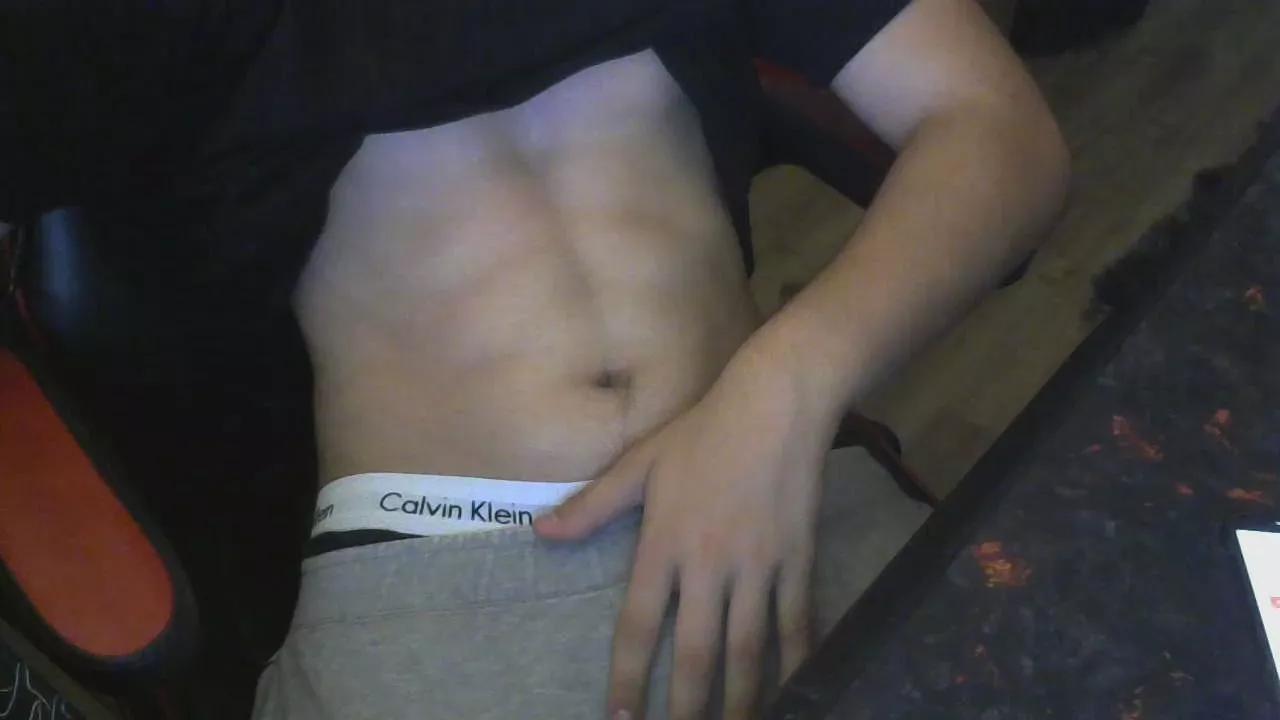 louloucamboy4 on Cam4 