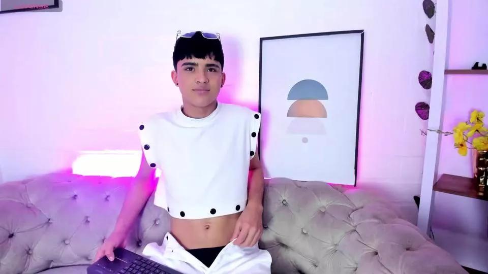 Lucas_lovee on Cam4 