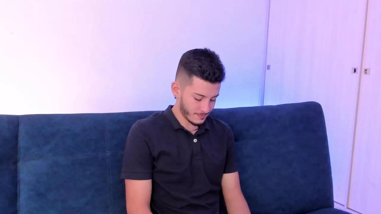 Monster_cock4u_ on Cam4 
