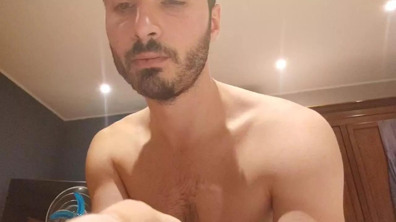 Scottt44 on Cam4 