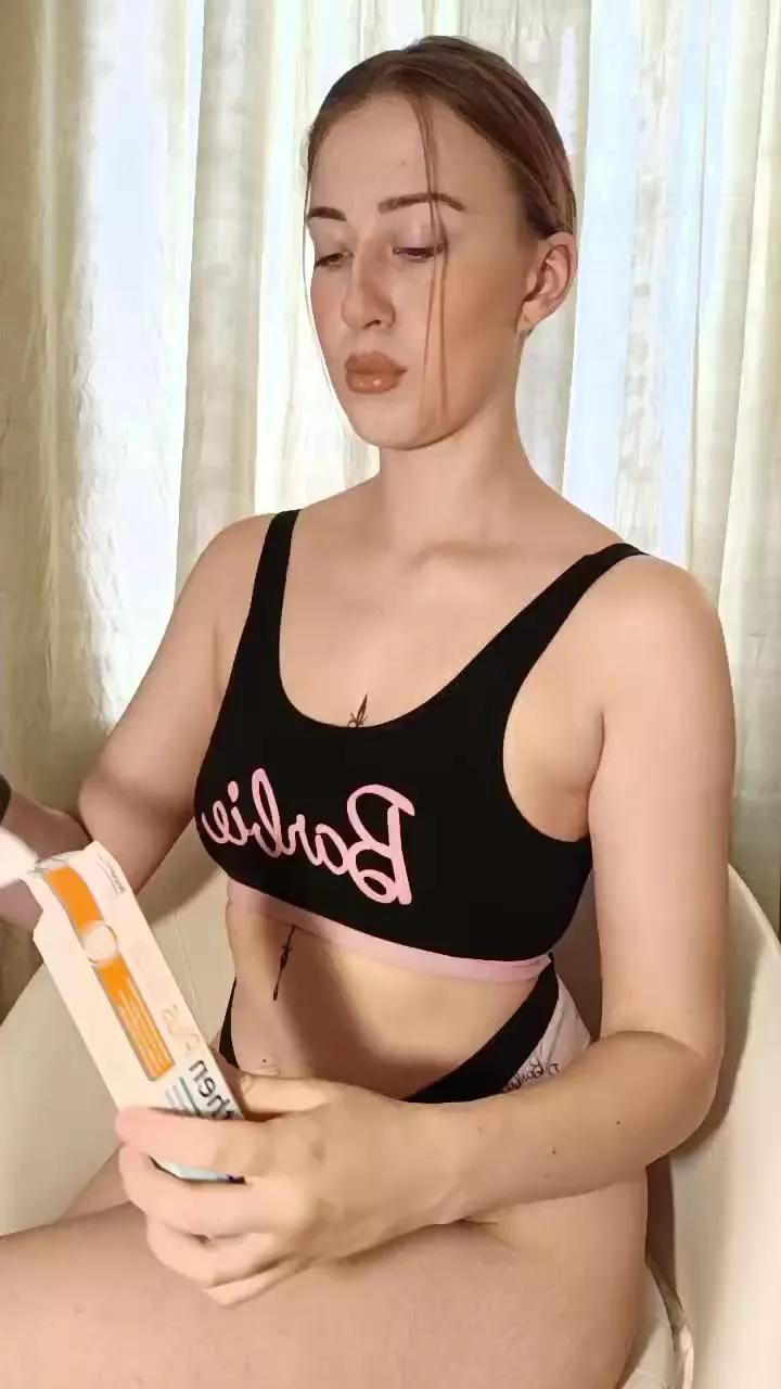 SusieRedd on Cam4 