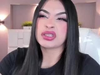 emma-kitty on CamSoda 