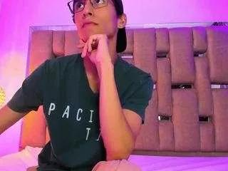 fem-loui on CamSoda 