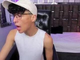 fem-loui on CamSoda 