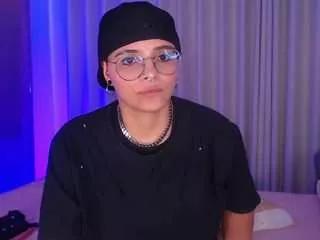 isabellamout on CamSoda 
