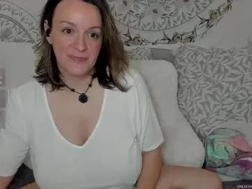bigboobsmcgee2021 on Chaturbate 