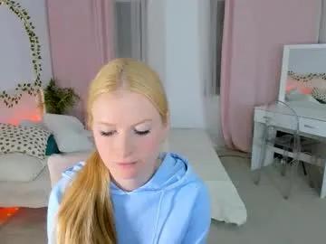 laly_peach on Chaturbate