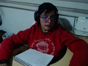 Freechat powerfulzeus2 on Chaturbate