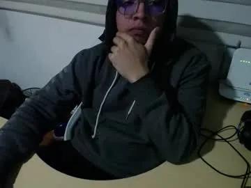 Freechat powerfulzeus2 on Chaturbate