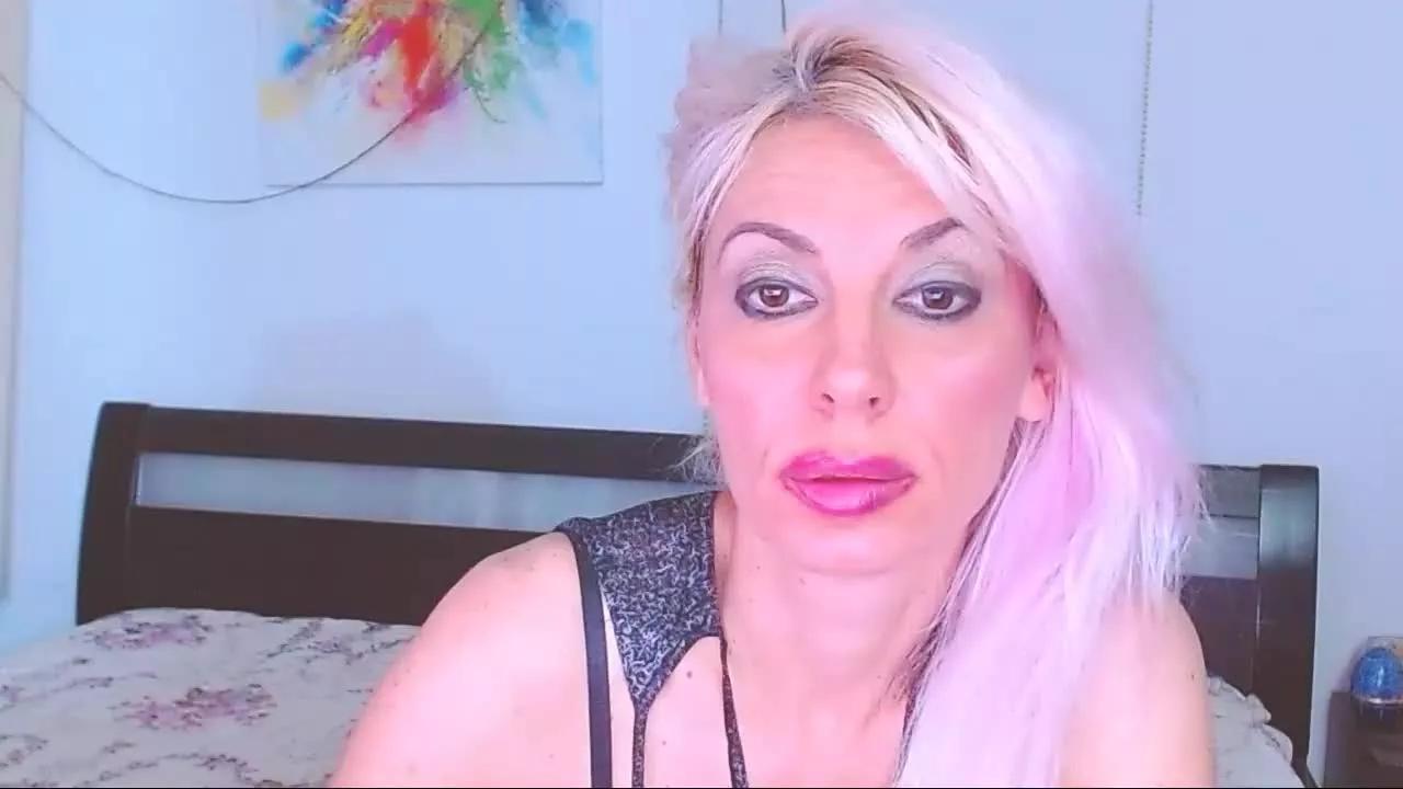 MissLaraHoney on Streamray 