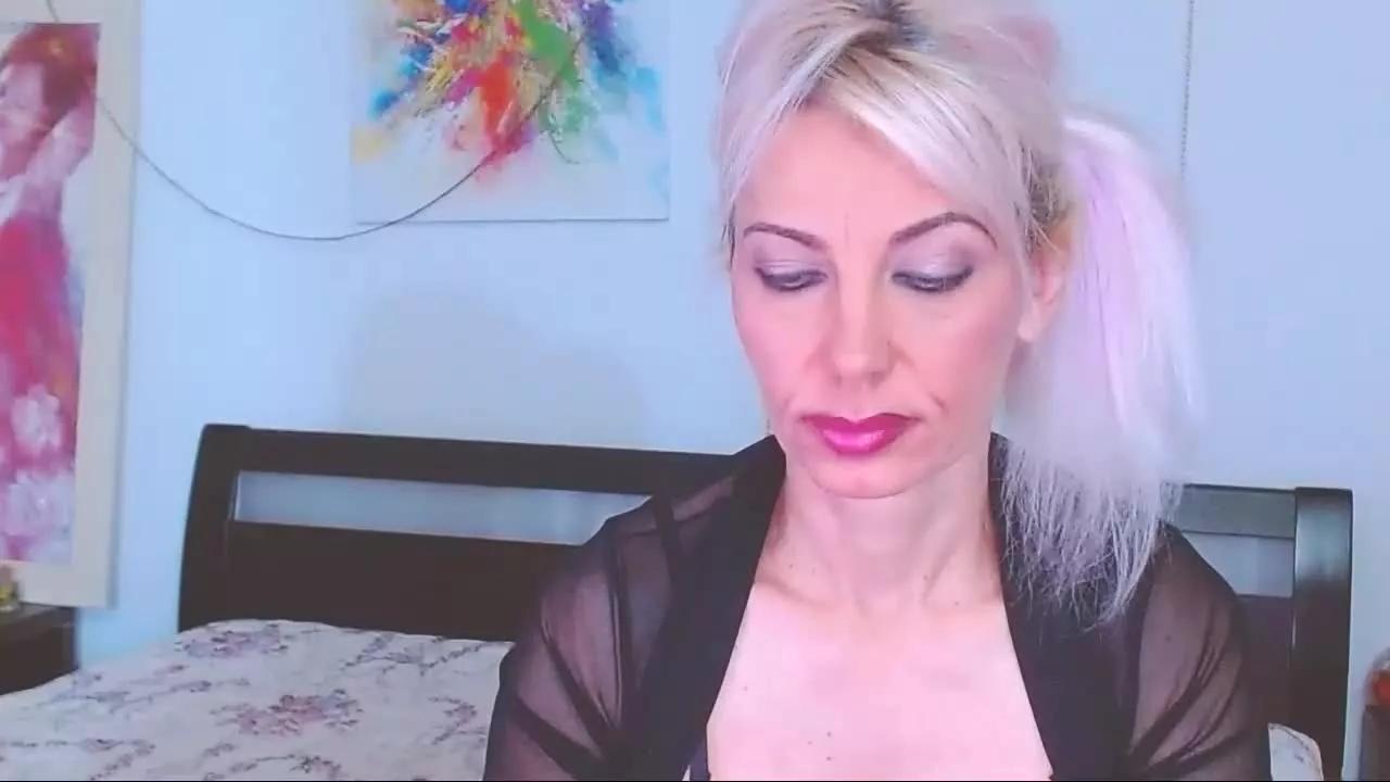 MissLaraHoney on Streamray 