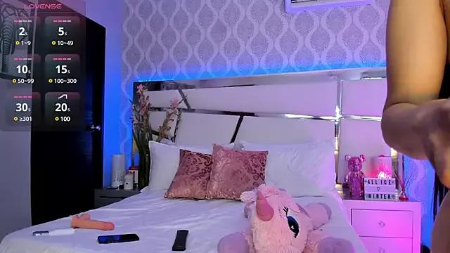 AlliceWinter on StripChat 