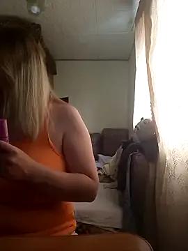 Freechat BustyBlond on StripChat