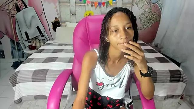 EMMA_SWEETT1 on StripChat 