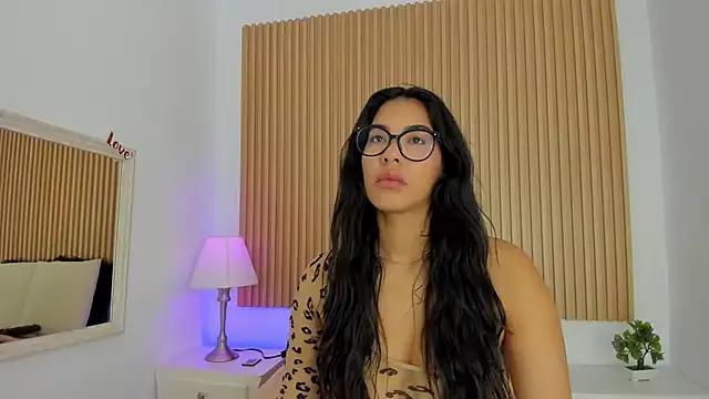 GenesisRuiz on StripChat 