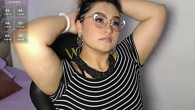 Freechat heluejamil on StripChat