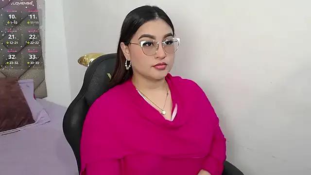 Freechat heluejamil on StripChat