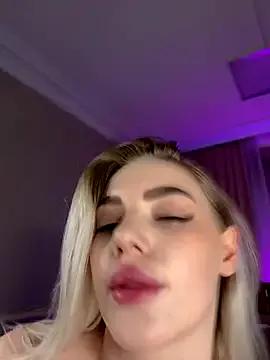 Freechat HugeBoobsAlice on StripChat