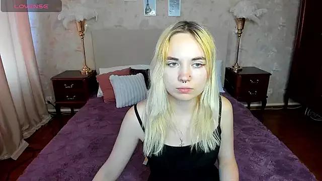 Iriska_mini on StripChat 