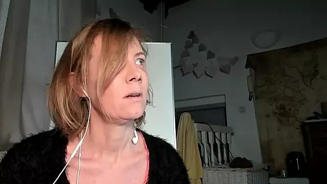Lola_Belgium on StripChat 