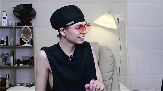 Ozzy_boy86 on StripChat 