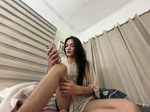 Freechat queen_lucinda on StripChat