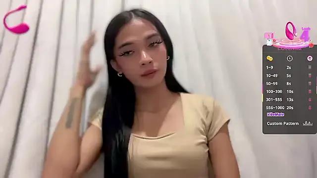 Freechat queen_lucinda on StripChat