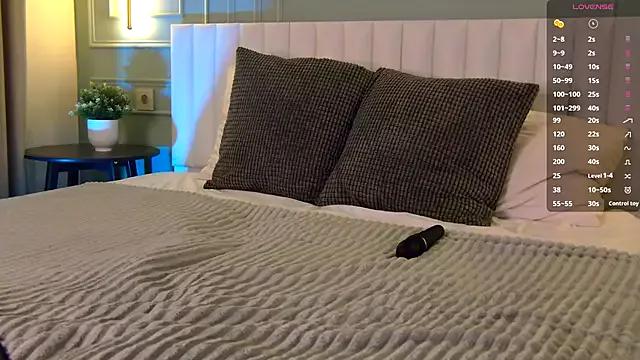 Sara_Lewiis on StripChat 