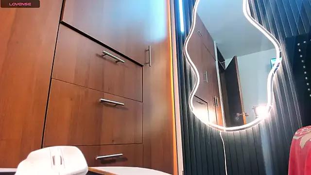 Freechat scarletr_red on StripChat