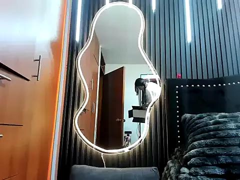 Freechat scarletr_red on StripChat