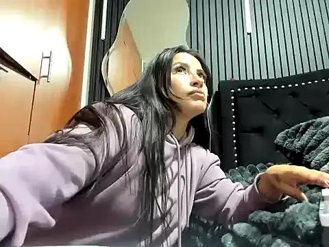 Freechat scarletr_red on StripChat