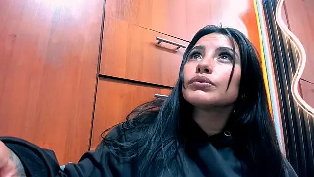 Freechat scarletr_red on StripChat