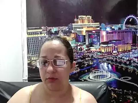 Freechat xxx_luluu on StripChat