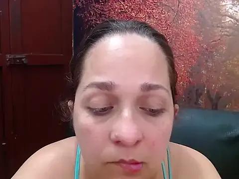 Freechat xxx_luluu on StripChat